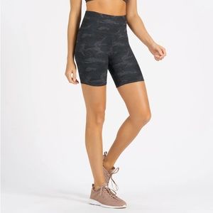 NWT Vuori clean elevation shorty xs bike shorts black camo camouflage